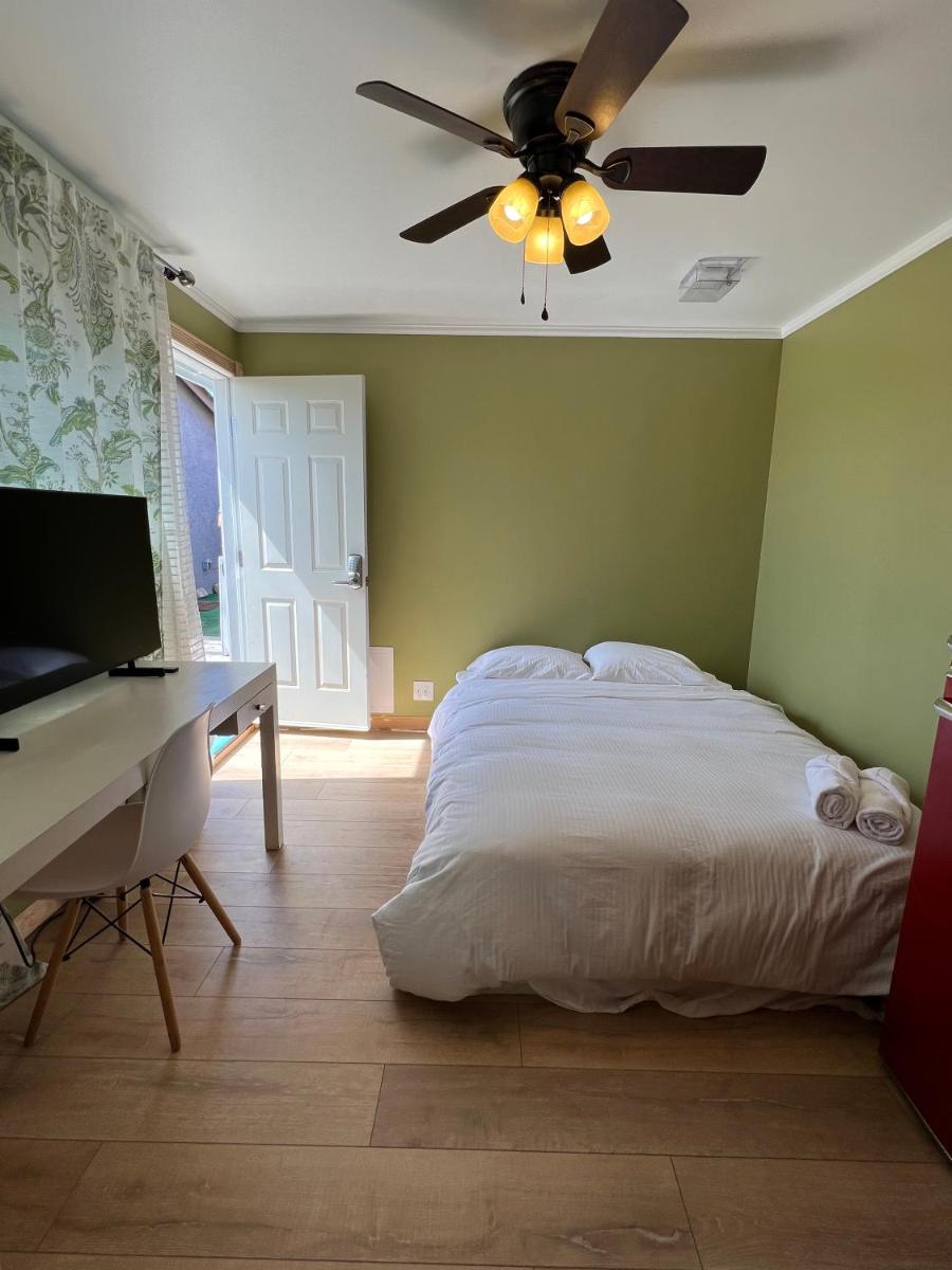 Private Room w/ Private Room Entrance & Free WIFI & AC & Private Fridge - Housity