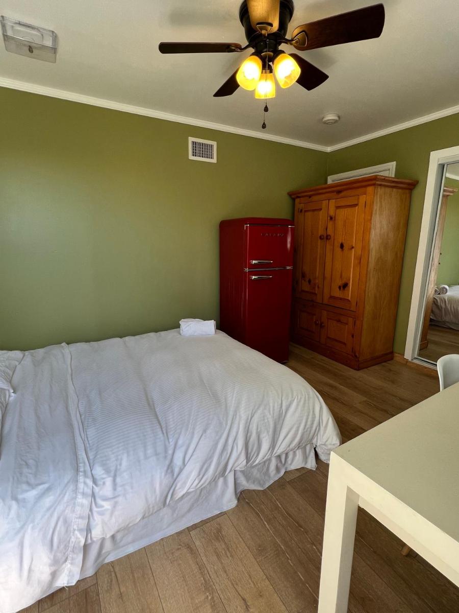 Private Room w/ Private Room Entrance & Free WIFI & AC & Private Fridge - Housity
