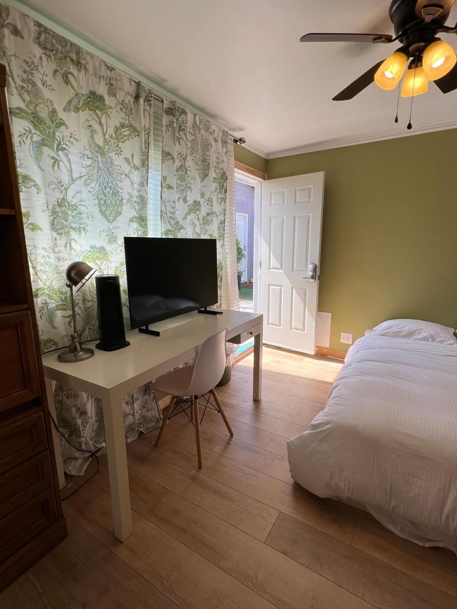 Private Room w/ Private Room Entrance & Free WIFI & AC & Private Fridge - Housity