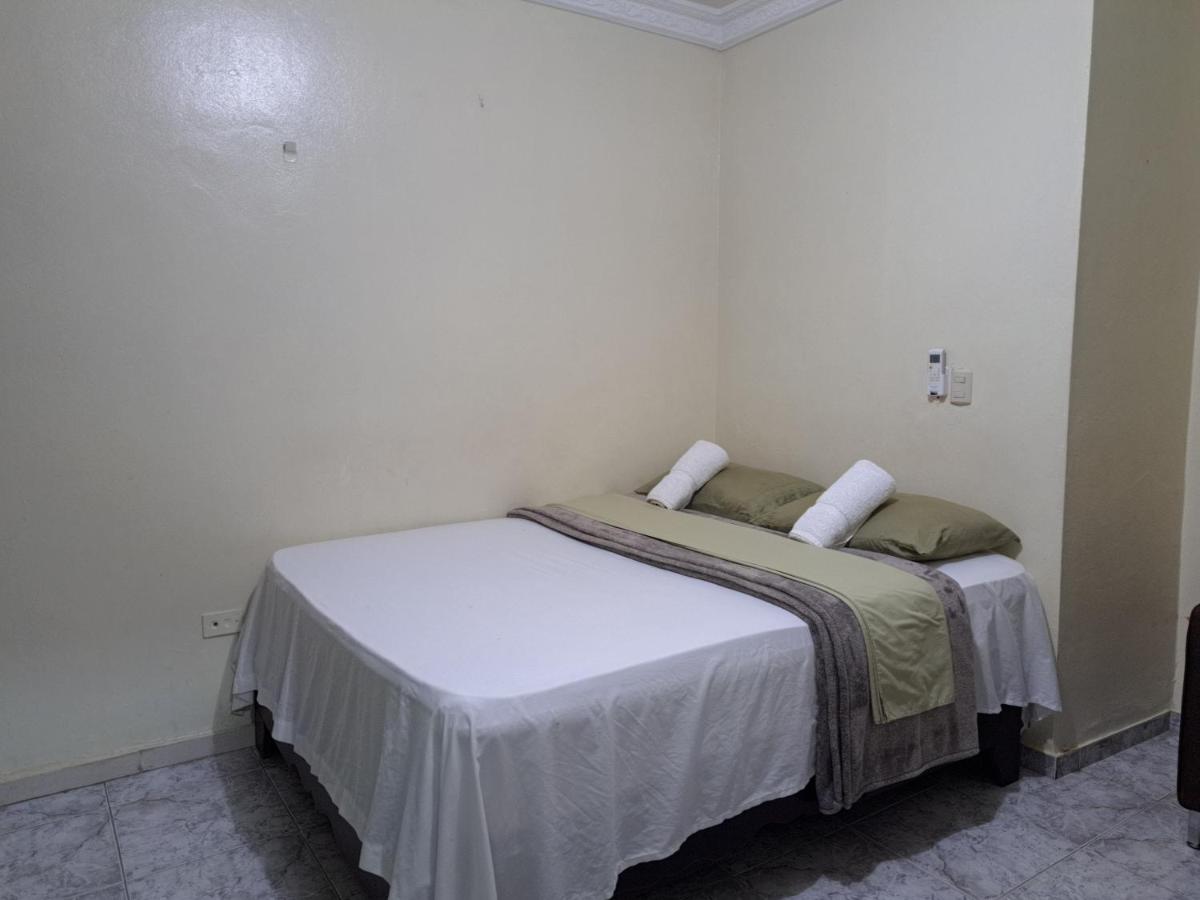 Single Room - Ground Floor & Garted Parking - Housity