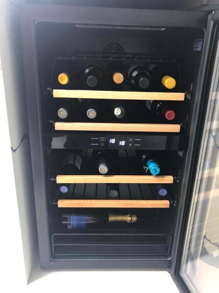 Apartamento de luxo 2 suites lareira sacada c area gourmet com churrasqueira rotativa AC quente e frio em todos os ambientes cozinha completa com maquina de lavar louças e lavanderia completa WIFI gratis - Housity