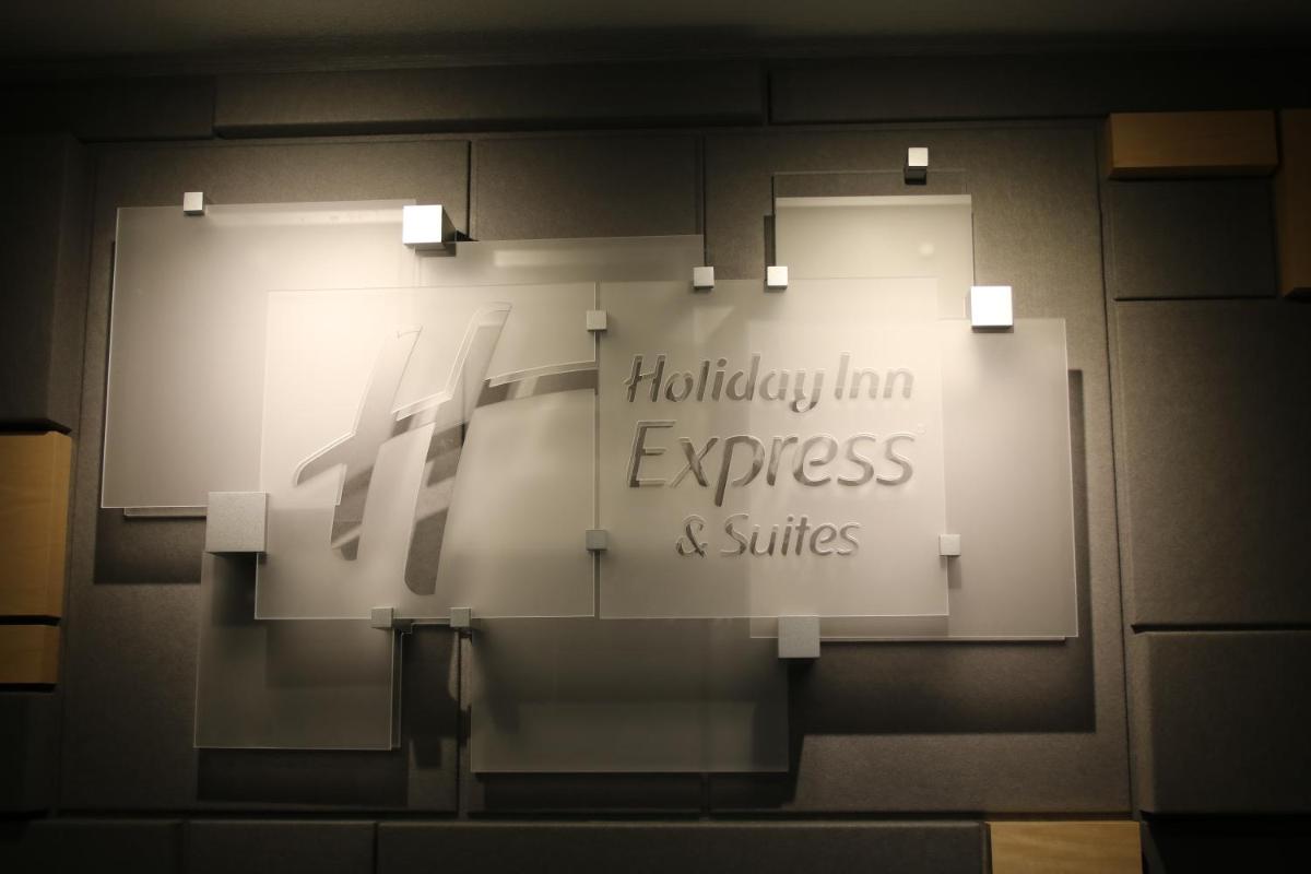 Holiday Inn Express by IHG - Housity