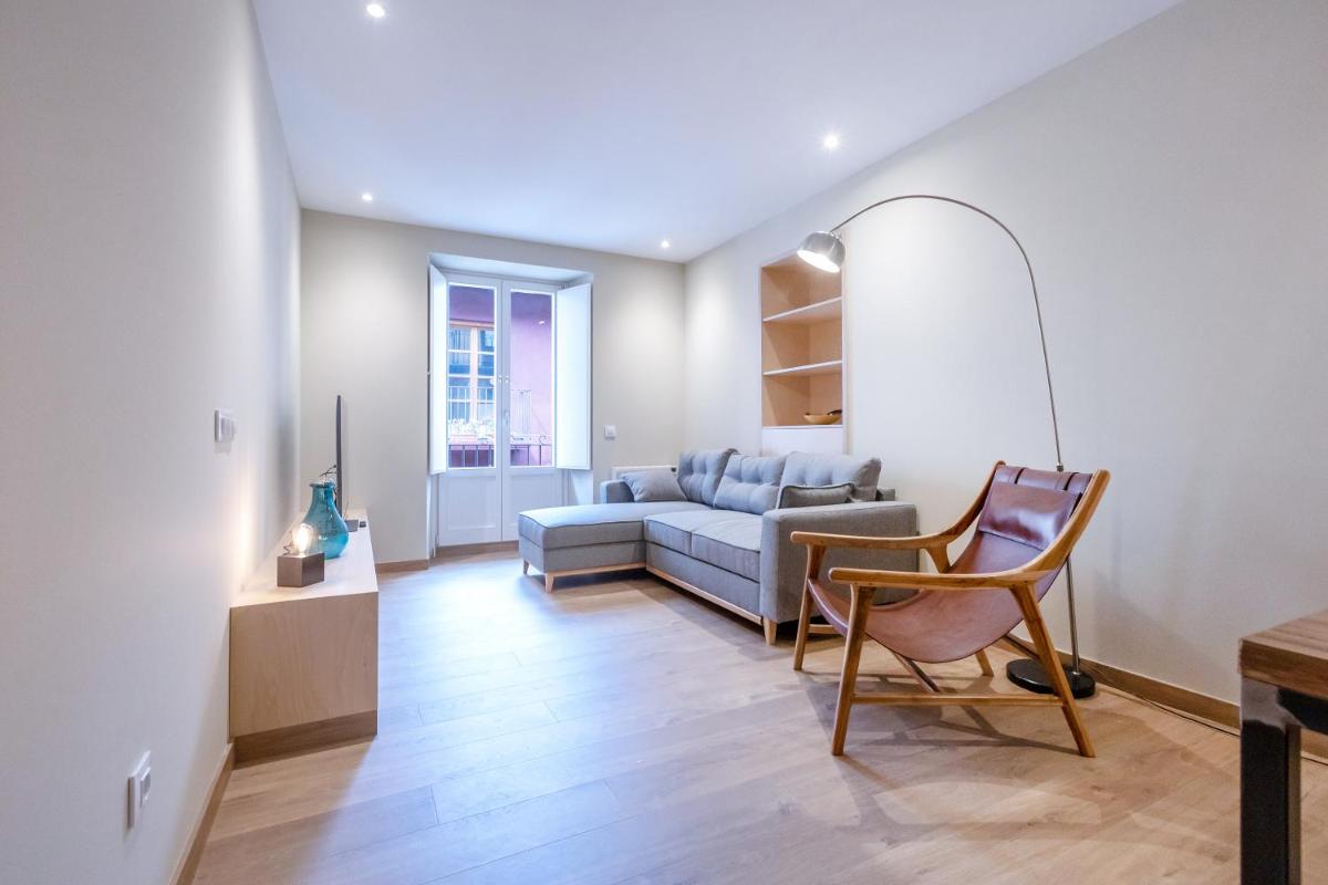 HERITAGE APARTMENTS CERDANYA al carrer Major i parking - Housity