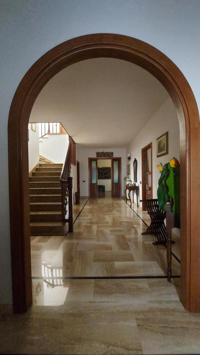 The Rosa's Luxury House - Housity