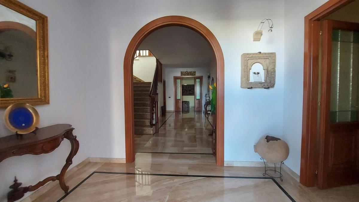 The Rosa's Luxury House - Housity