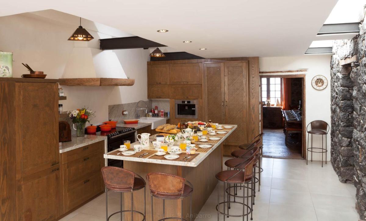 Historic Canarian House, Private Heated Infinity Pool, BBQ, WIFI + Panoramic Ocean Views - Housity
