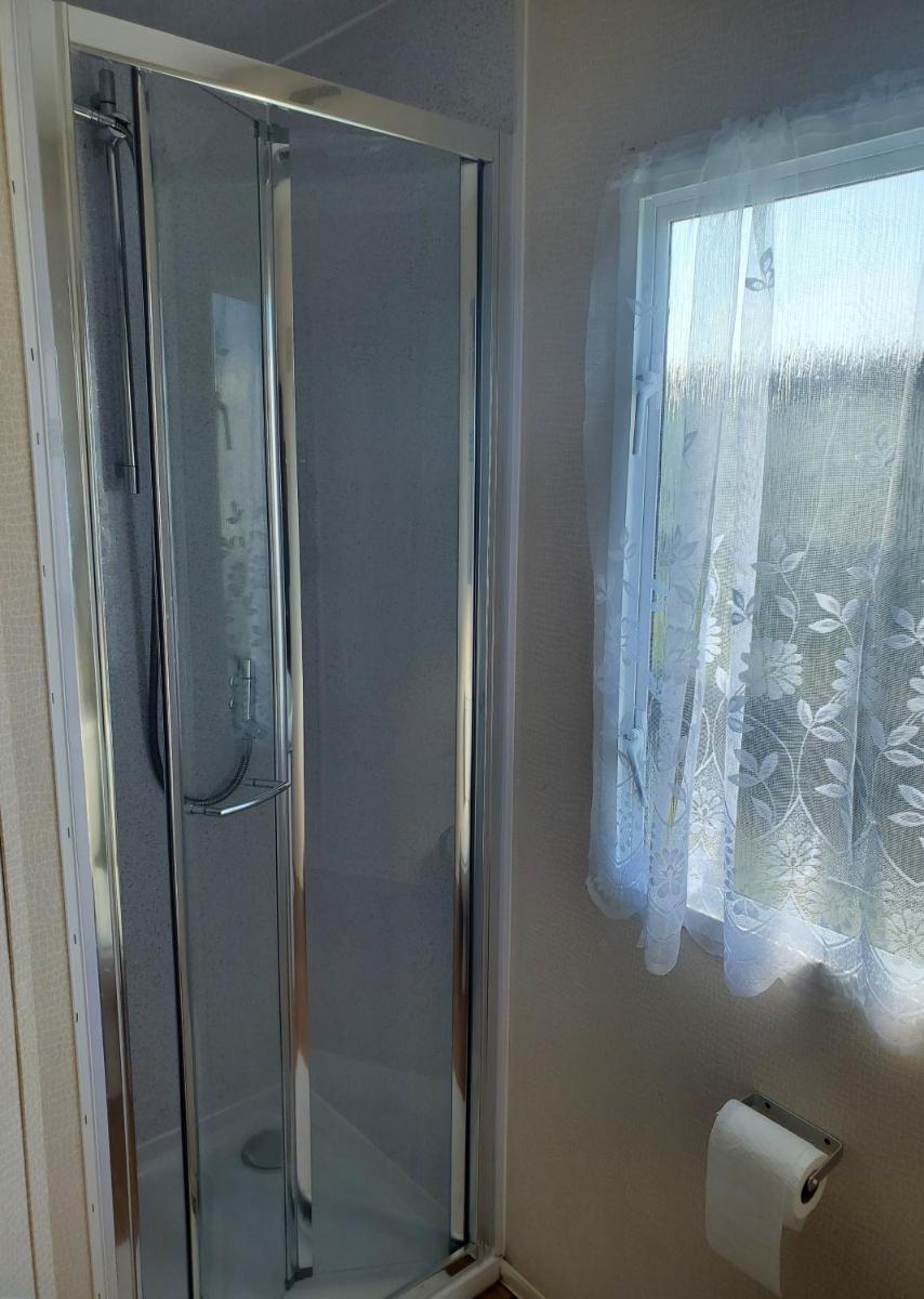 Caravan Seaside Holiday - Housity