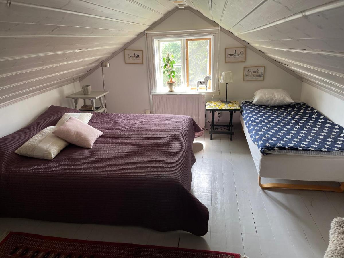 Cozy lodge at horse farm with lake and sauna - Housity