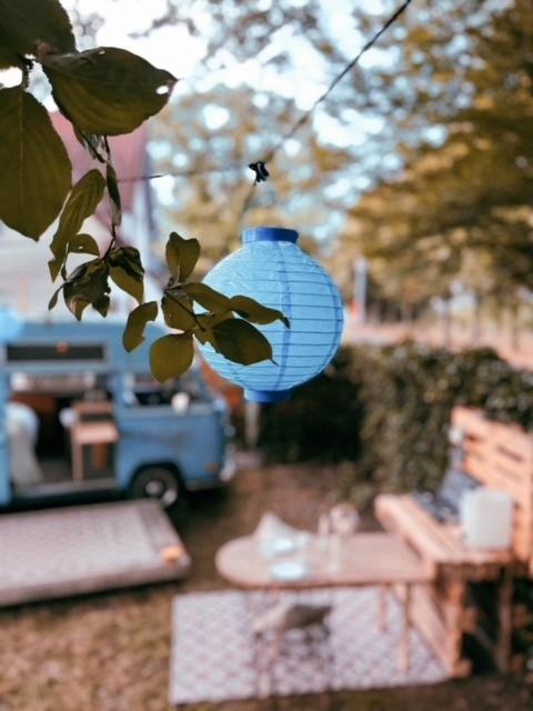 GLAMPING VAN BETTY SUE (Tomorrwloand 5minutes walk) - Housity