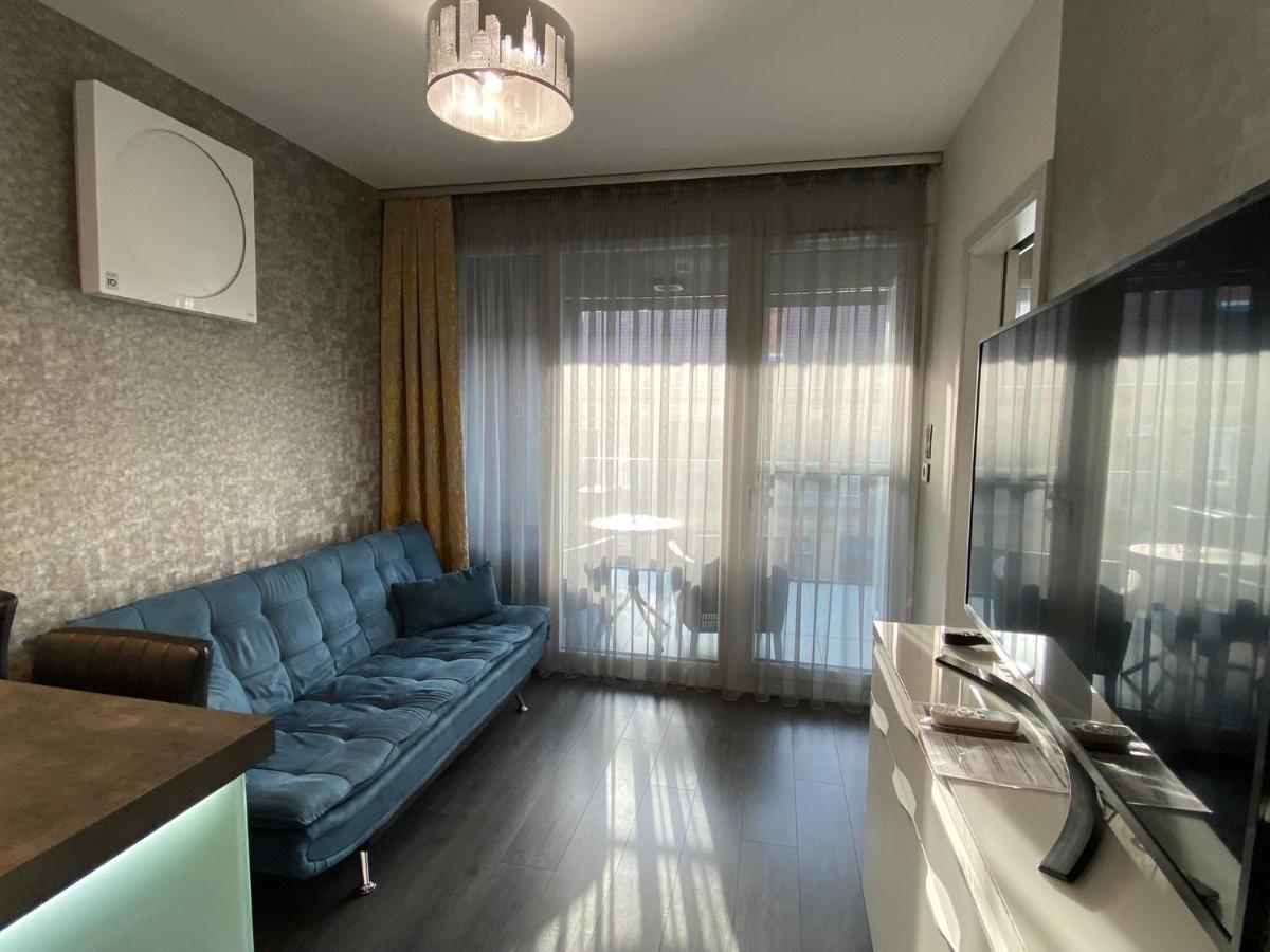 Noir Silvery Apartman - Housity
