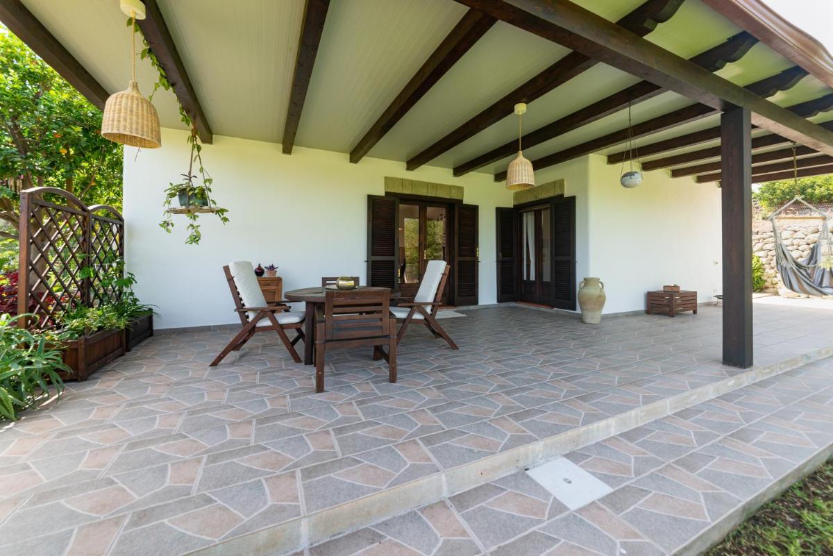 Villa Il Mandorlo with garden and terrace in Forio d'Ischia - Housity