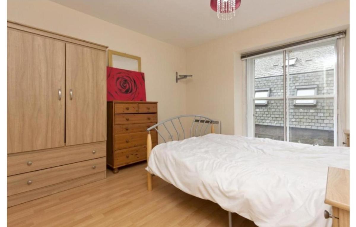 One Bedroom Blissful Apartment in Aberdeen - Housity