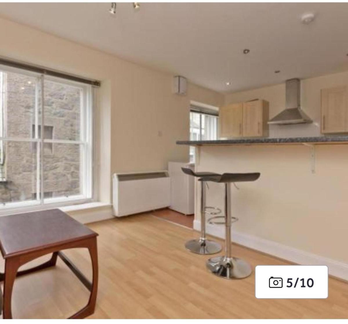 One Bedroom Blissful Apartment in Aberdeen - Housity