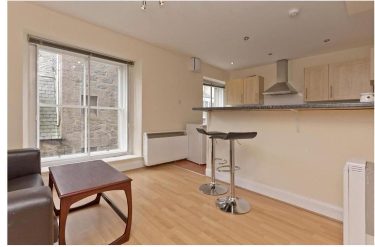 One Bedroom Blissful Apartment in Aberdeen - Housity