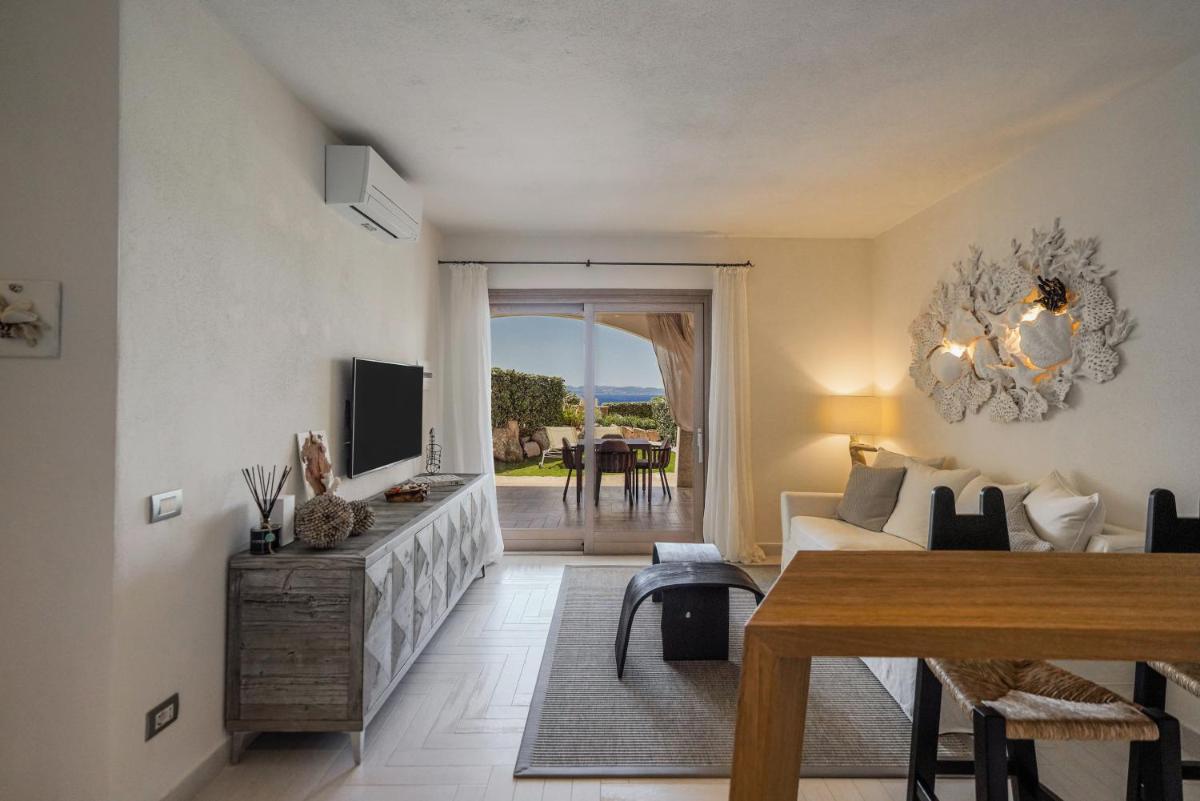 LA MADDALENA Lux House - Sea & Sunset view - Housity