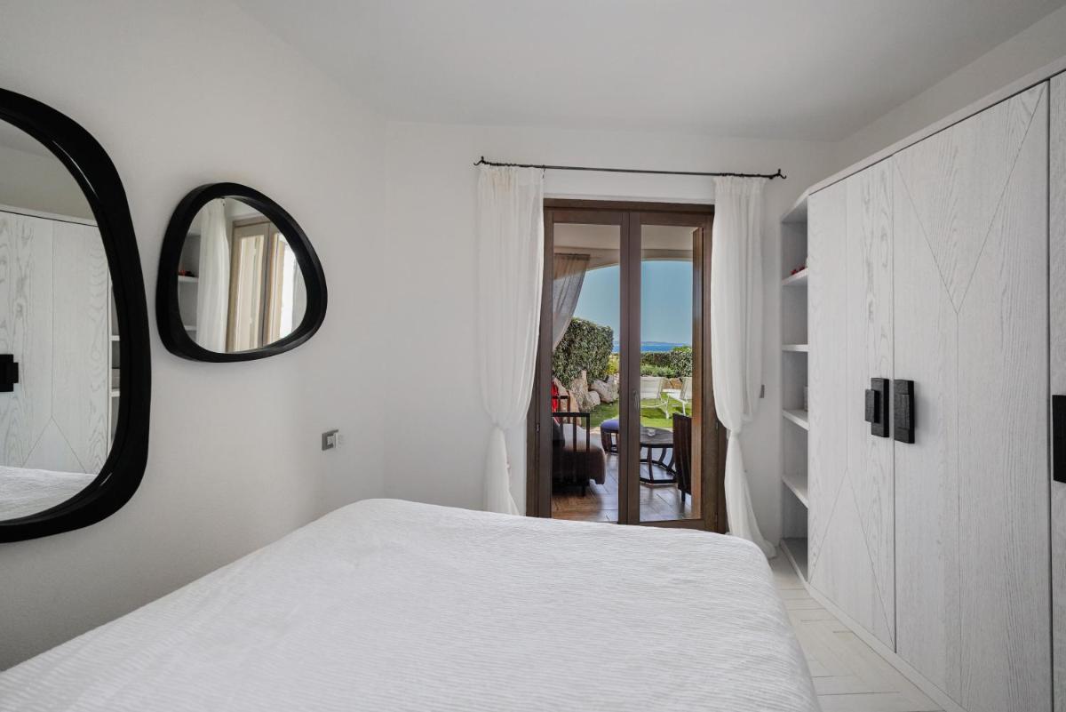 LA MADDALENA Lux House - Sea & Sunset view - Housity