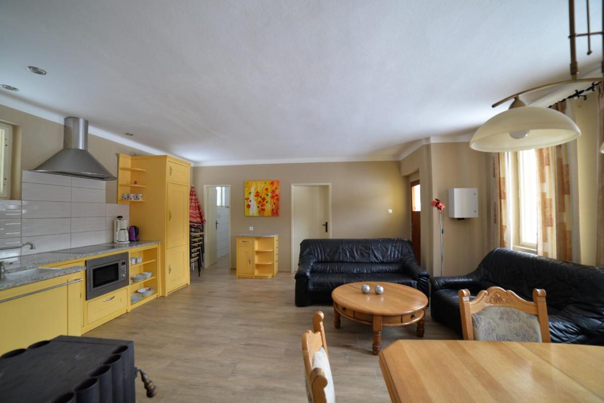 Kemp na Staré papírně - Housity