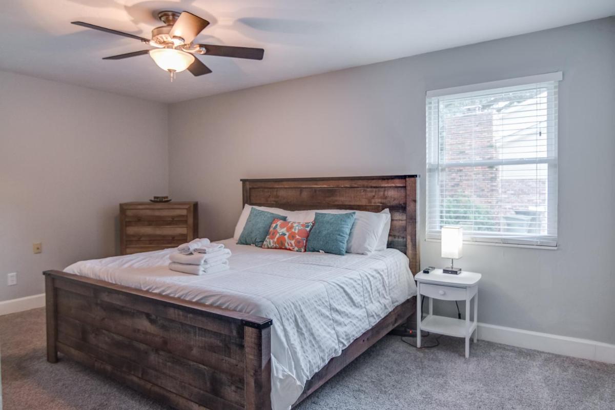 Updated Midtown Home, 12 min from Downtown TLH - Housity