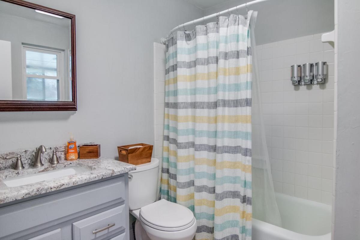 Updated Midtown Home, 12 min from Downtown TLH - Housity
