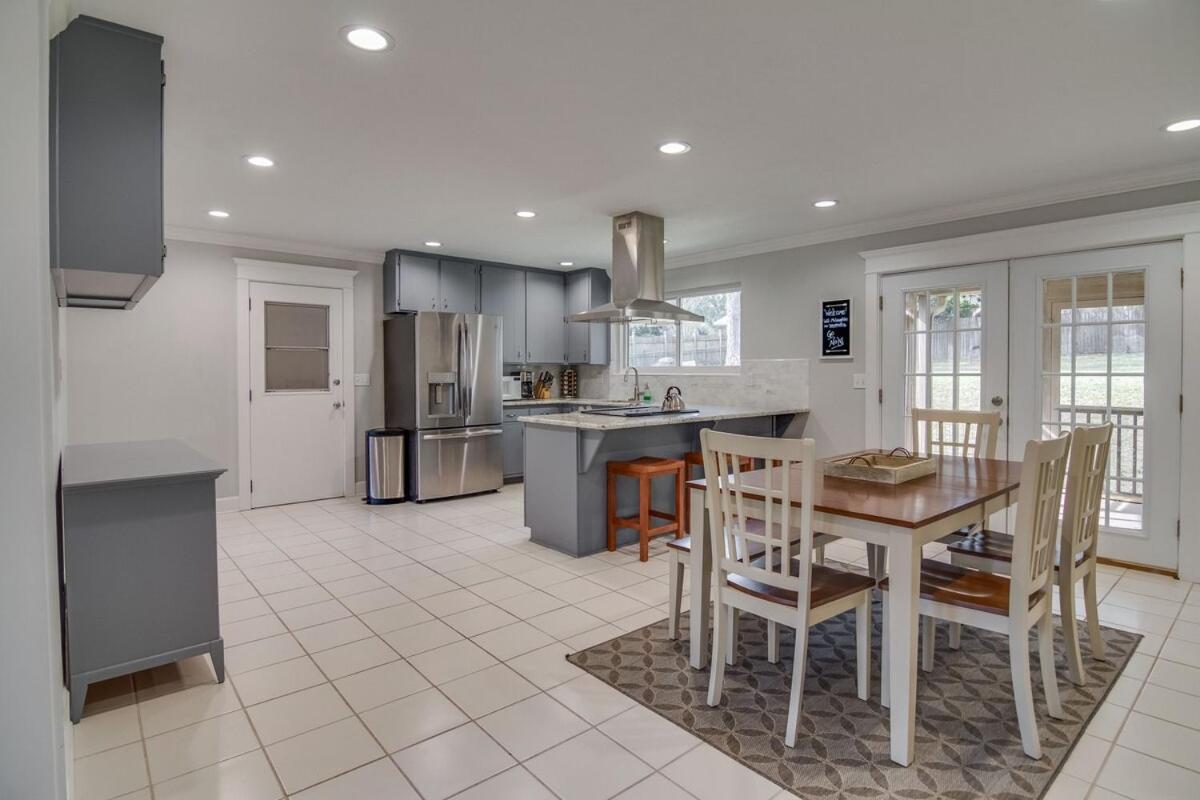 Updated Midtown Home, 12 min from Downtown TLH - Housity