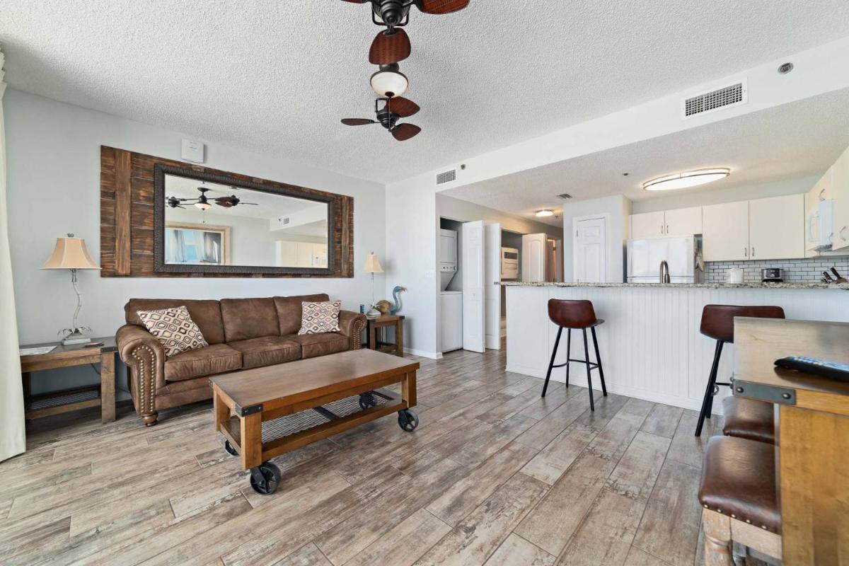 Beach Club C-509 - Housity