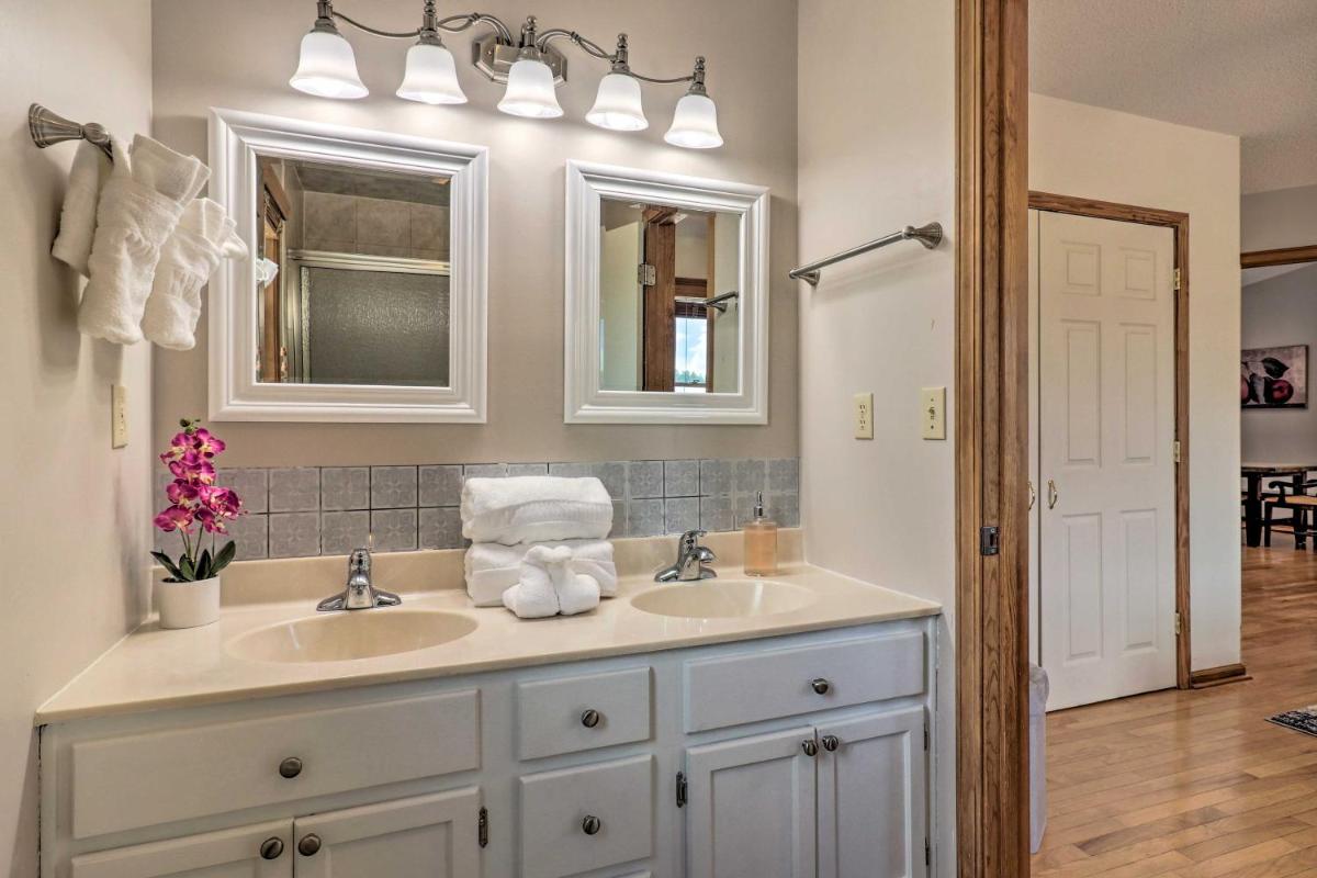 Charming Mills River Home with Porch and Yard! - Housity