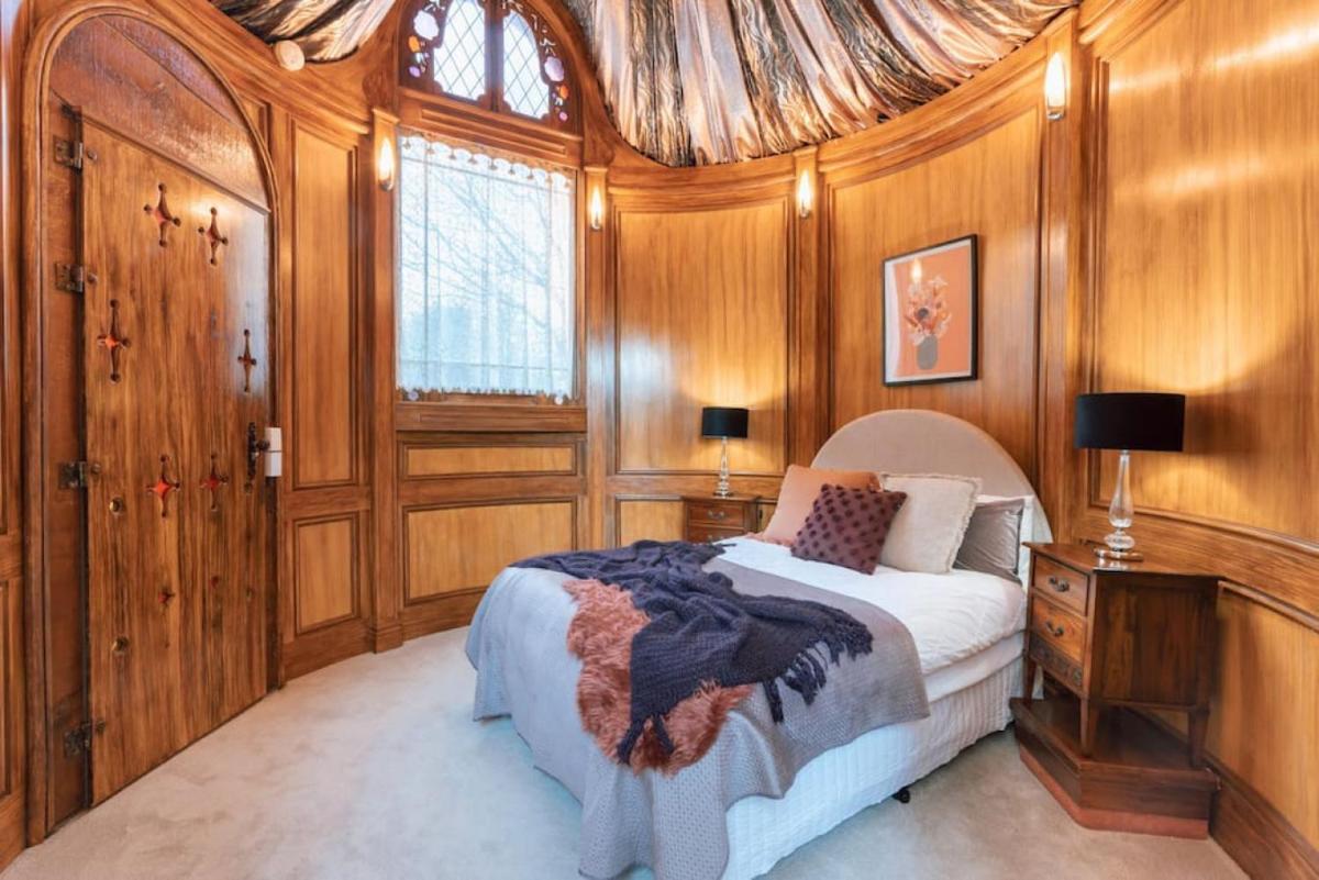 Olinda Enchanted Tower Spa Gas Log Fire and Netflix - Housity