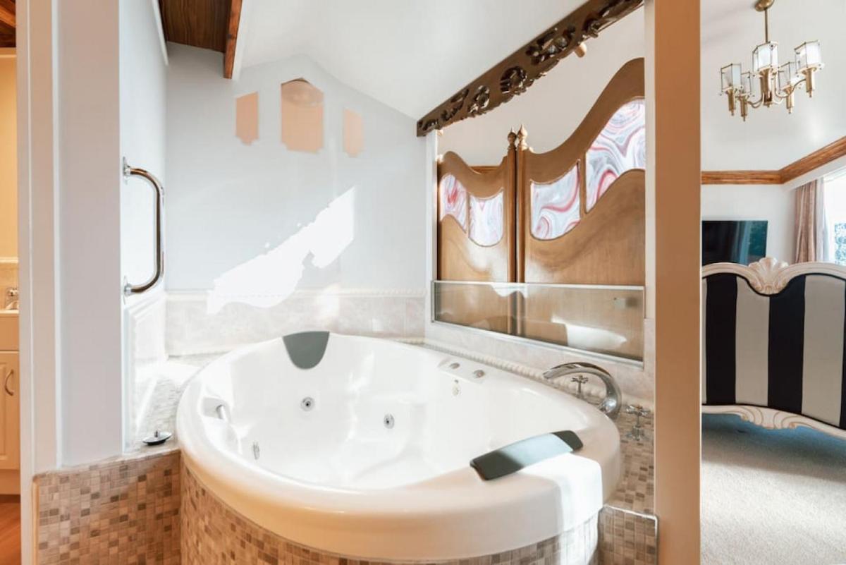 Suitetrails - Olinda Enchanted Tower Spa Gas Log Fire and Netflix