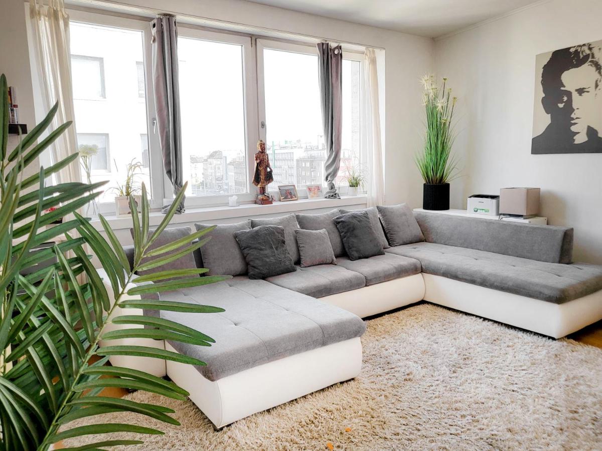 Budapest - Duna part - Housity
