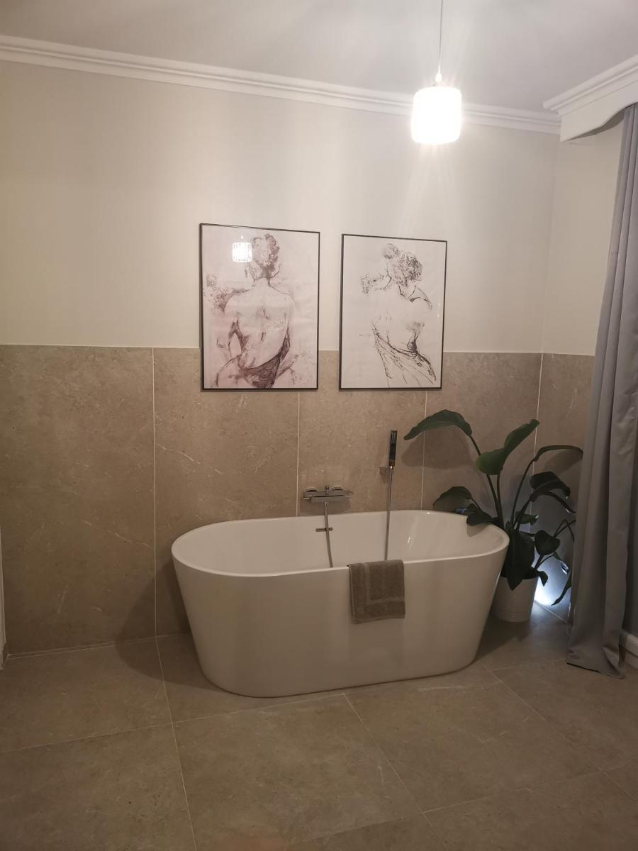 Chambre privée luxueuse Villa Monte 0ropa - Housity