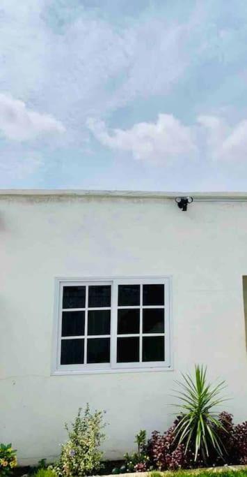 Lovely 4 Bedroom Solar Powered House with CCTV and Unlimited WiFi near Devtraco Court Community 25 Tema - Housity