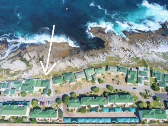 Beachfront House - Hermanus Whale View - Housity