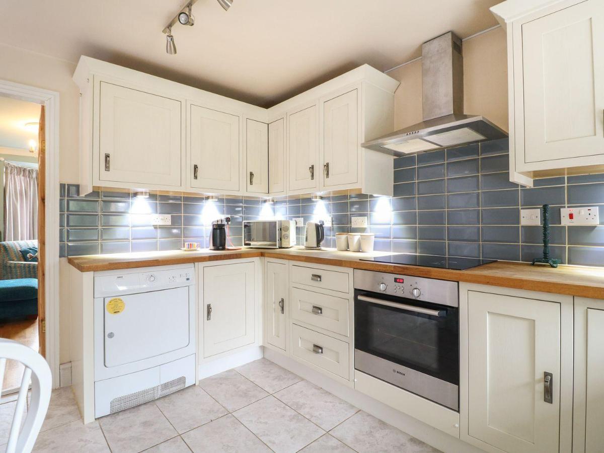 Cute Remarkable quirky 2 Bed House in Derby - Housity