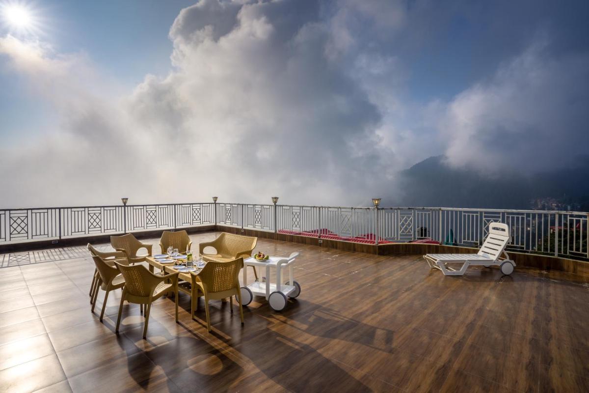 Suitetrails - Hostie Mystica-Highest Penthouse with Terrace, Mashobra