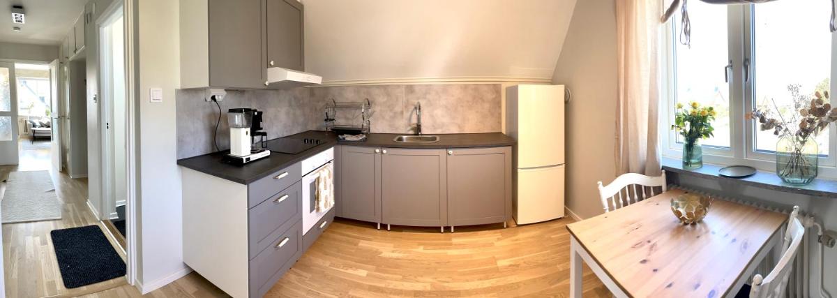 300 m till Skrea Strand och nära till centrum - Housity