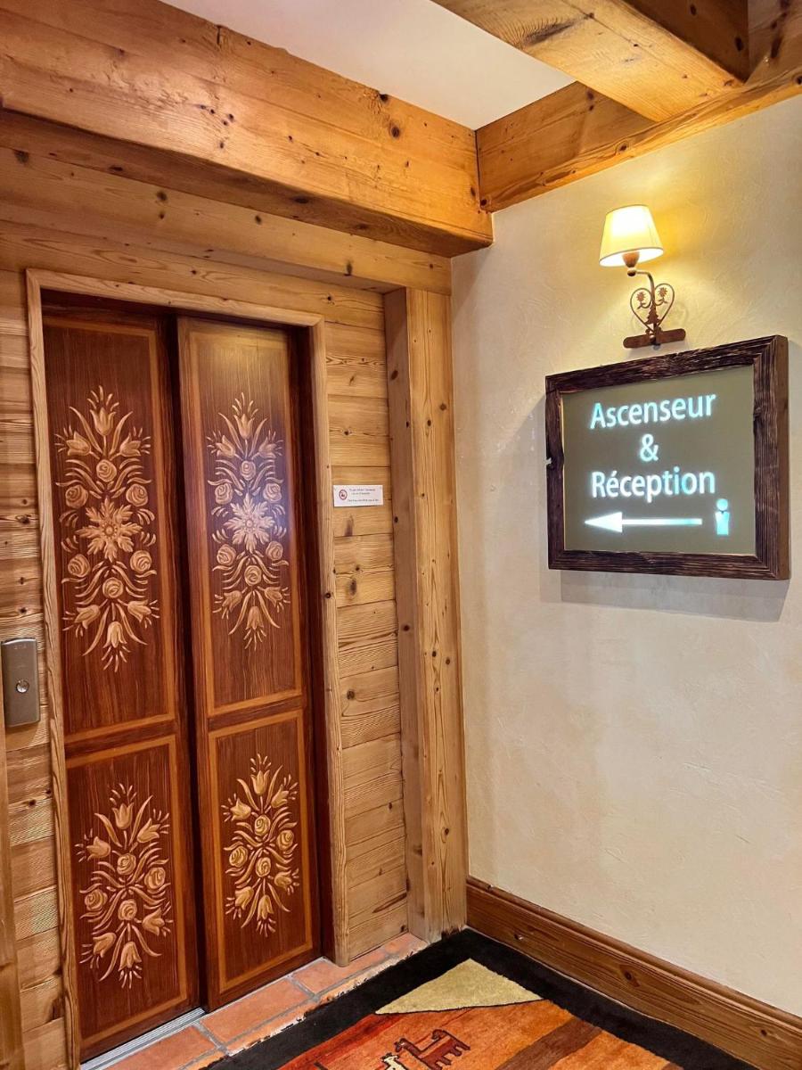 Télévision ou salle de divertissement dans l'établissement Hôtel-Restaurant Les Bas-Rupts, Singuliers Hôtel