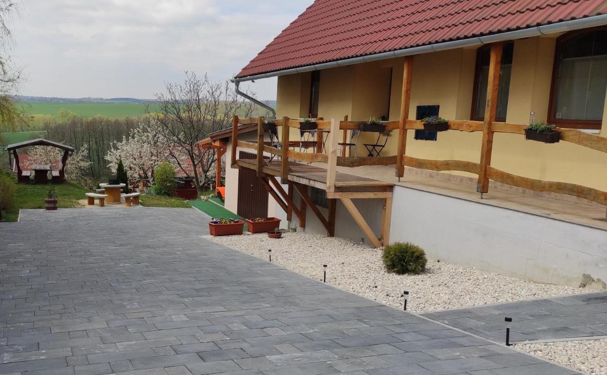 Hópihe Vendégházak és Wellness Bakonynána - Housity