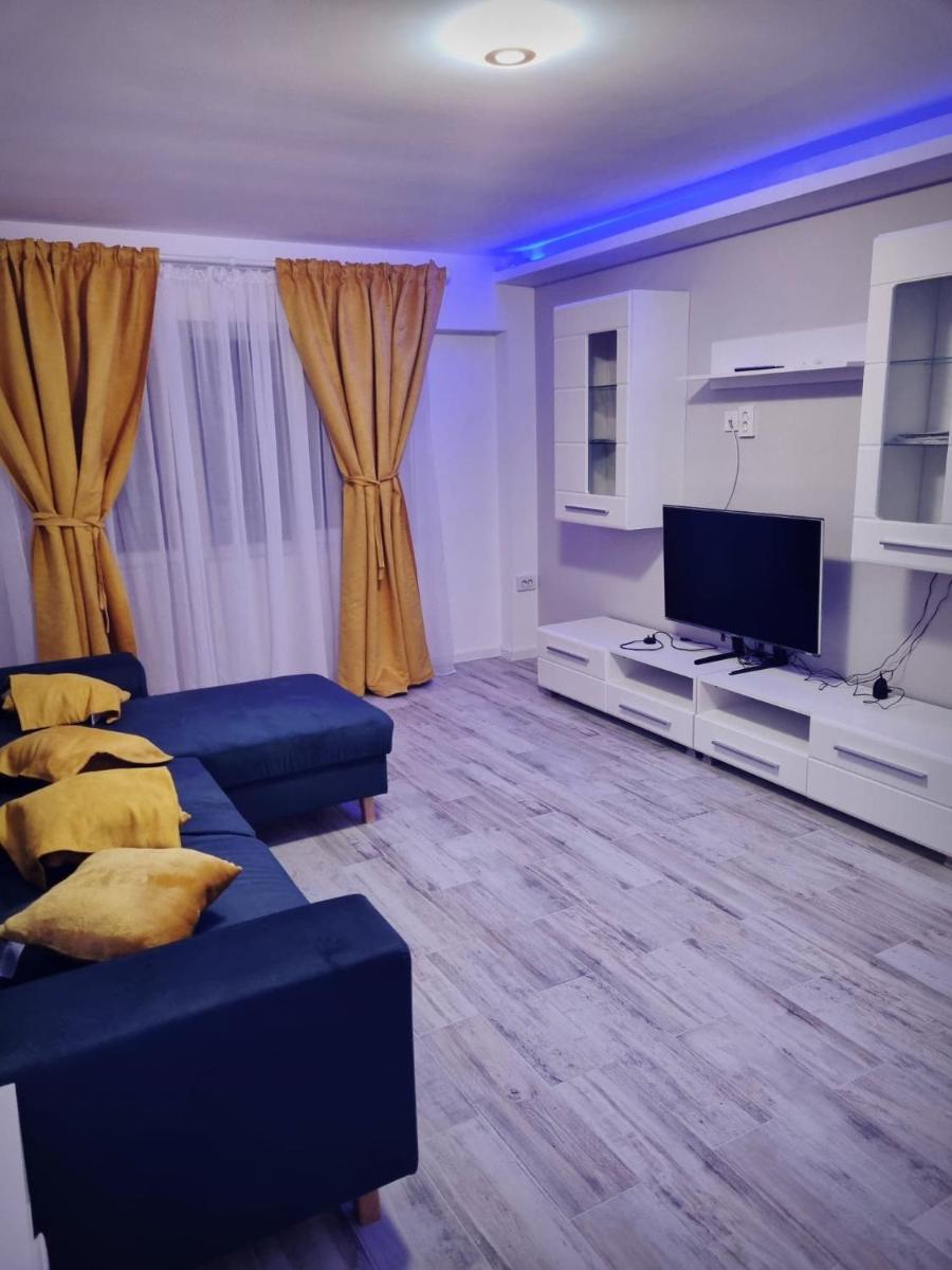 Luxurious apartment with 3 rooms and 2 bathrooms in Corabia - Housity