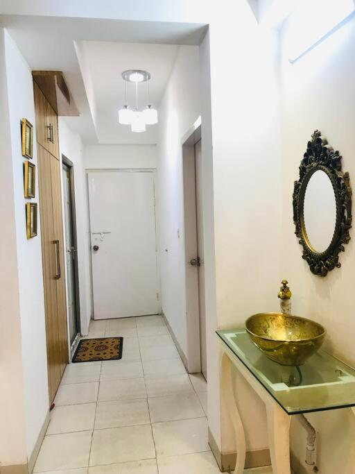 Cozy Premium Room Basundhara Residential Area - Housity