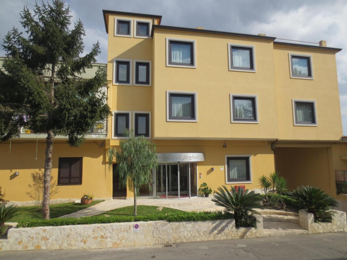 Hotel Joyfull - Housity