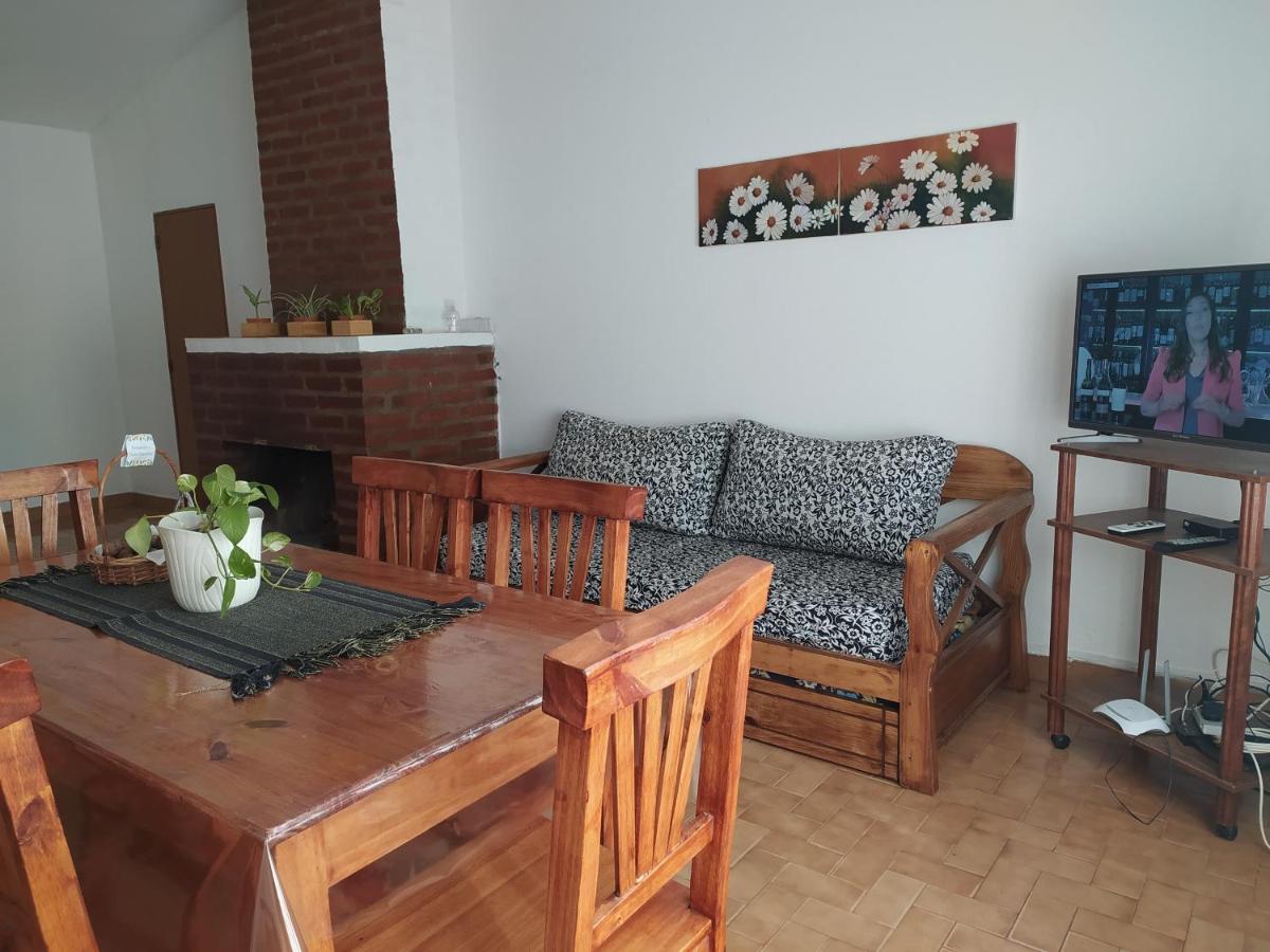 CHALET NATURALEZA - Villa Rumipal - Córdoba - A 50 mts del Lago - Vista al Lago - Housity