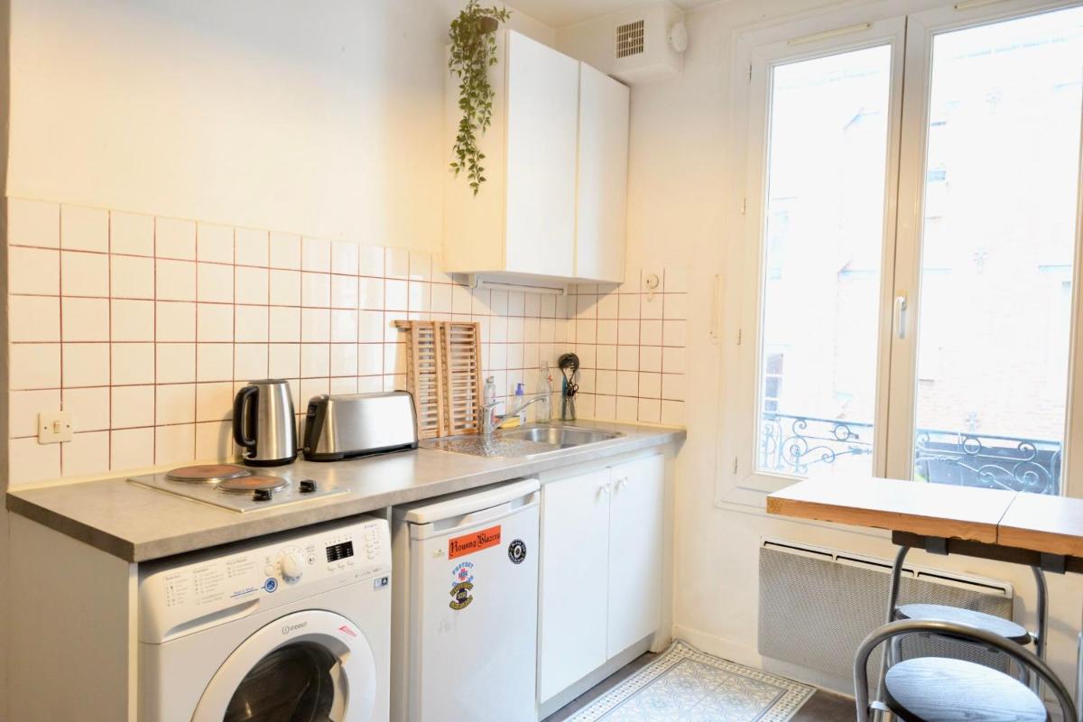 22 M Ideal for 2 a few steps from Belleville - Housity