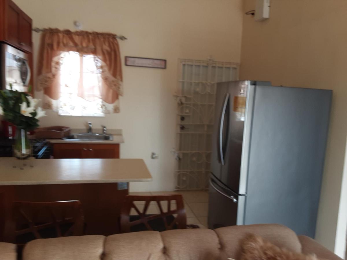 Sassy Diamond Crest - Housity