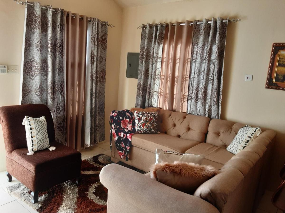 Sassy Diamond Crest - Housity