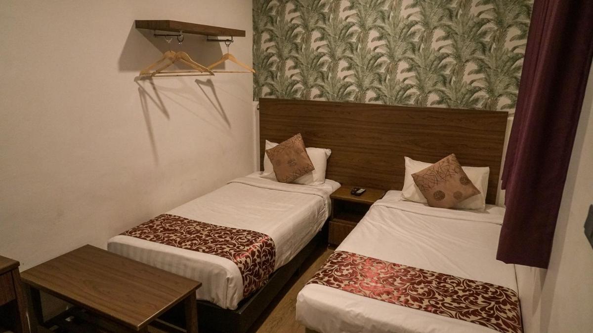 Highlanders Hotel - Housity
