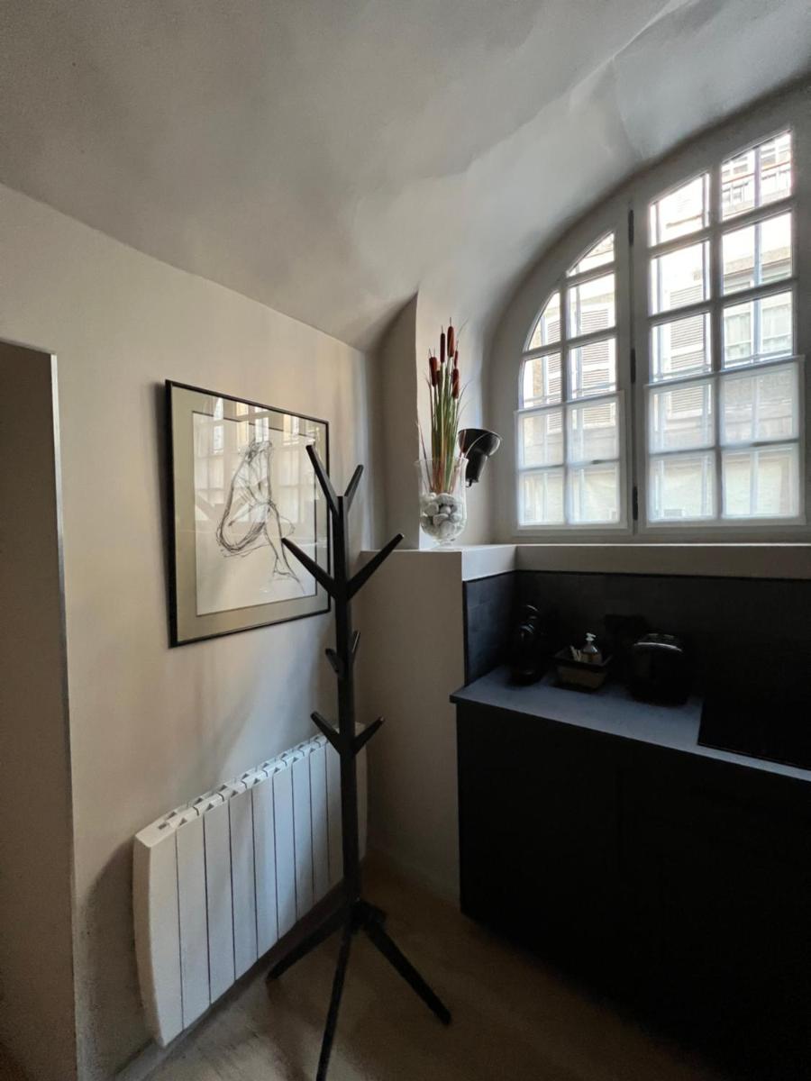 Lucas II Appartement 35 m2 Hôtel Particulier XVII ieme siècle Centre Historique Clermont-Ferrand cathédrale - Hizvo