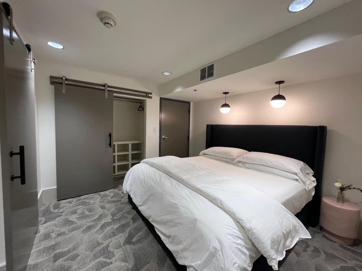 The Thomas Hotel - Garden Suite 2-Bedroom - 01 - Housity
