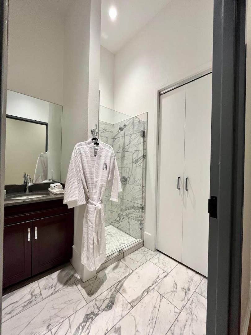 The Thomas Hotel - Garden Suite 2-Bedroom - 01 - Housity