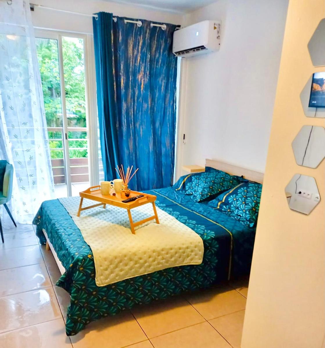 Studio Hibis Blue - Housity