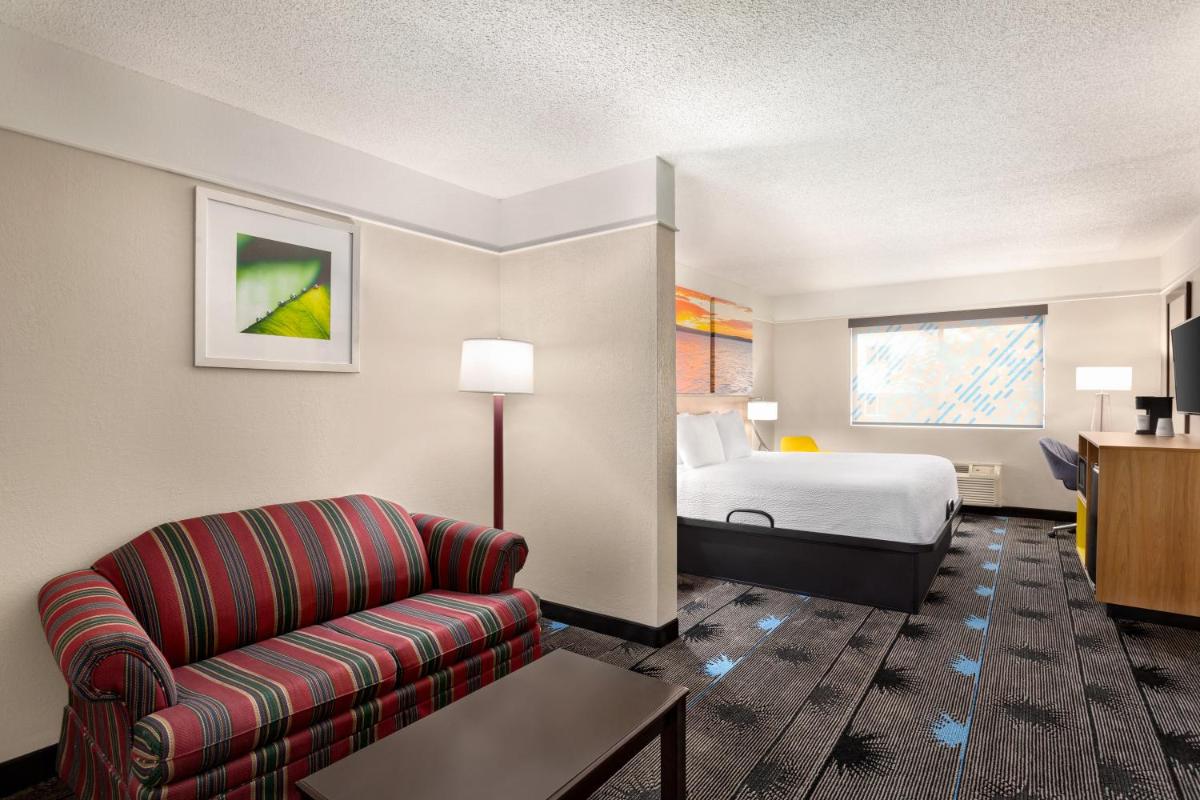 Days Inn by Wyndham Kansas City International Airport - Housity